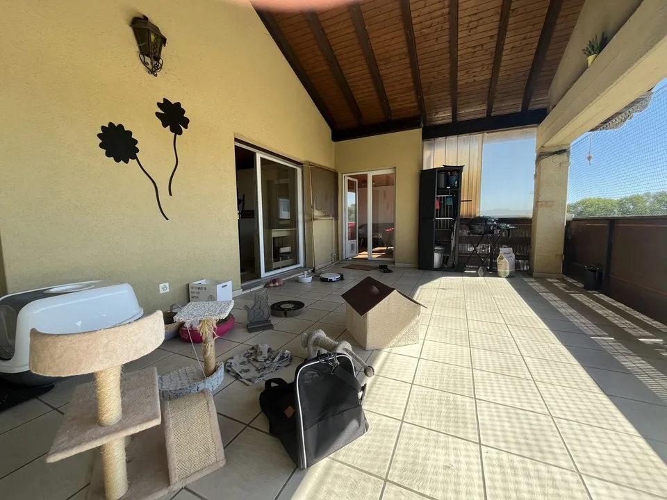 Dachgeschoss mit großer überdachter Terrasse