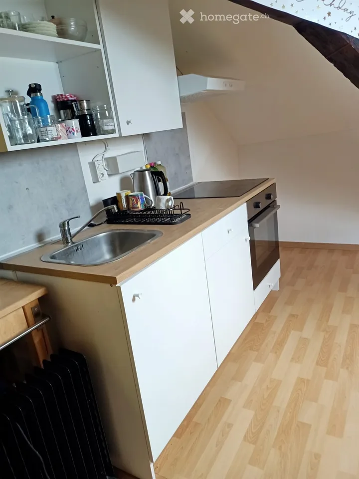 Chambre à louer pour une femme, charges comprises