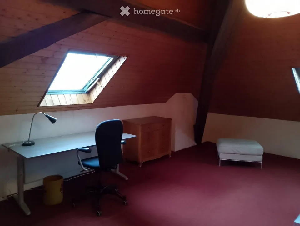 Chambre à louer pour une femme, charges comprises