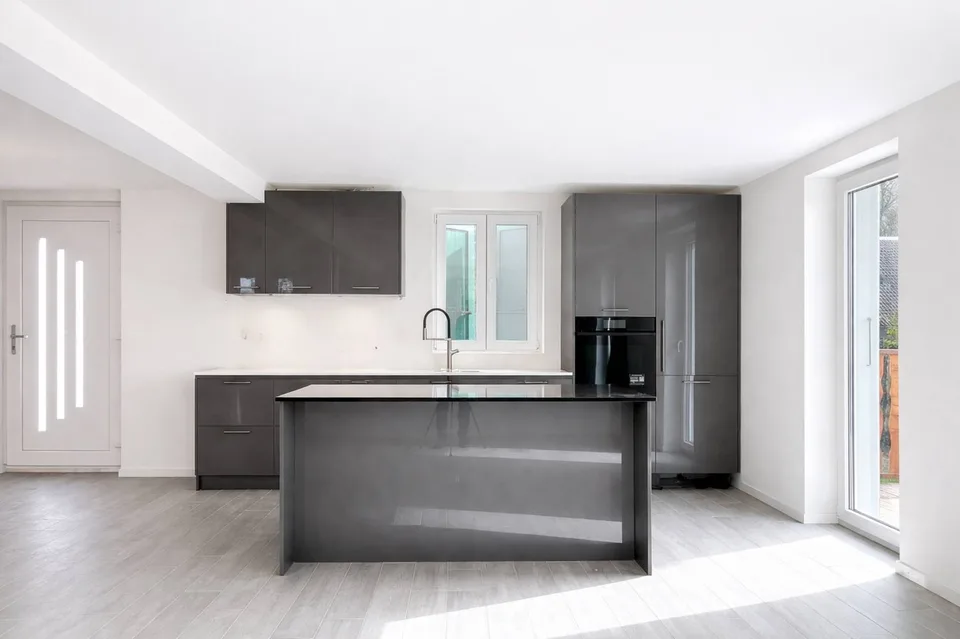 Triplex de 4.5 pièces - grand jardin et vue partielle sur lac