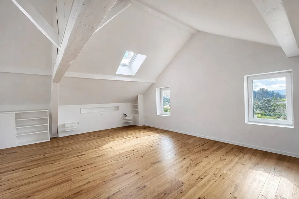 Triplex de 4.5 pièces - grand jardin et vue partielle sur lac