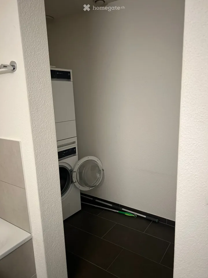 Helle 3.5-Zimmer-Wohnung im Erdgeschoss in Näfels