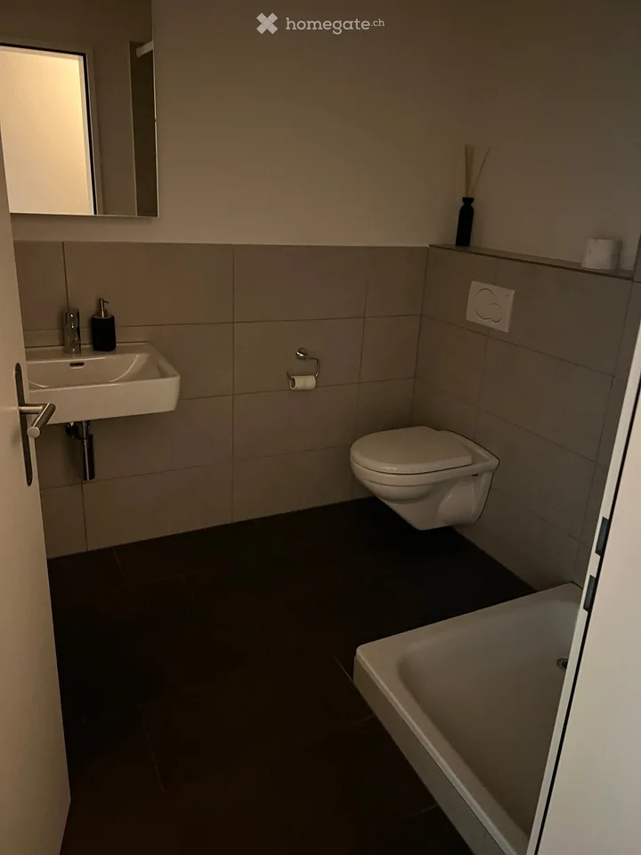 Helle 3.5-Zimmer-Wohnung im Erdgeschoss in Näfels