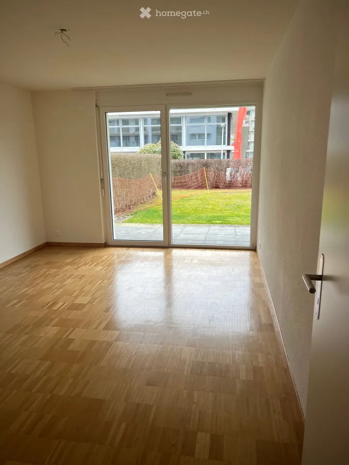 Helle 3.5-Zimmer-Wohnung im Erdgeschoss in Näfels