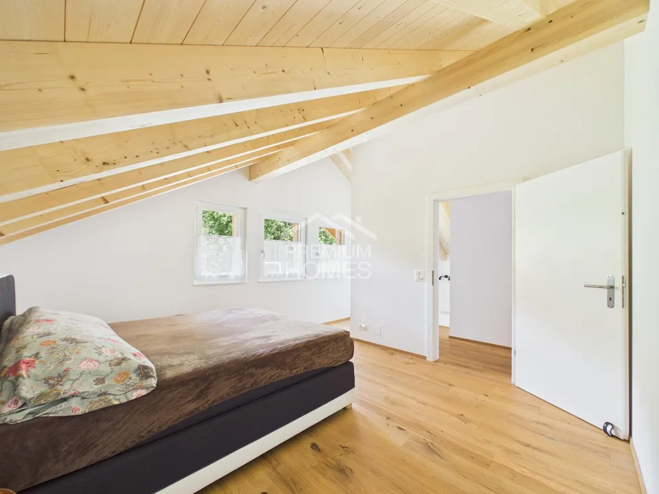 Un domicile avec vue sur Niesen - spacieuse maisonnette 5.5 pièces !