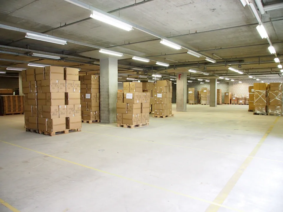 Effizienter Logistik-Hub mit kompletter Infrastruktur - über 8200 m2