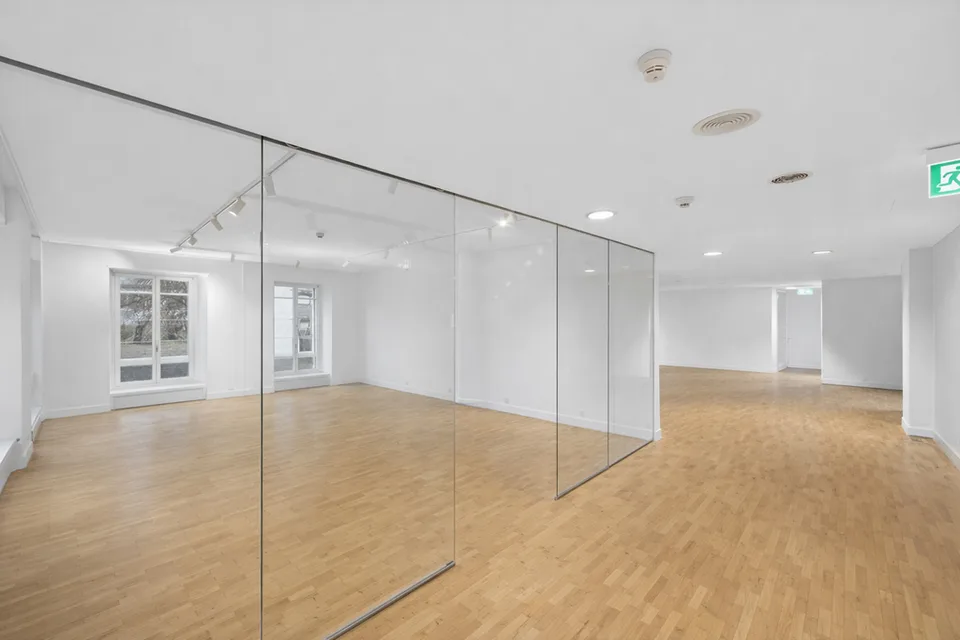 ZÜRICH, WIE ES LEIBT UND LEBT - Mietflächen über 1080 m2