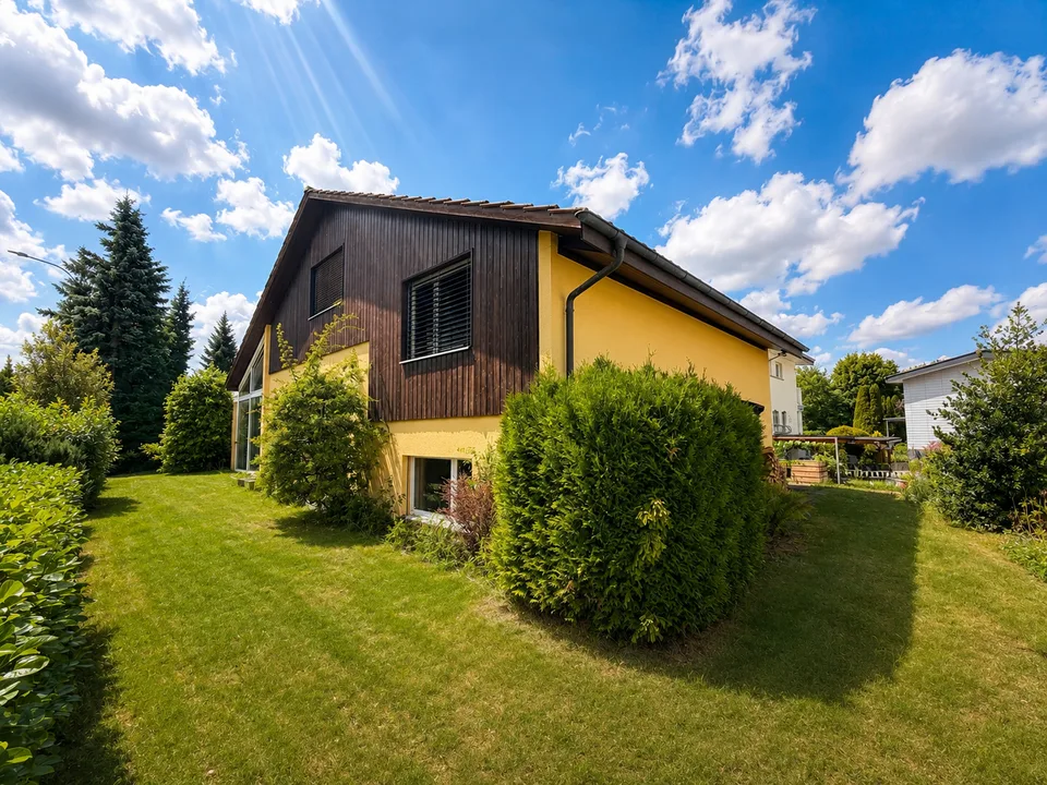Charmantes Einfamilienhaus mit Wintergarten und sonnigem Garten