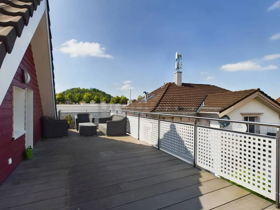 Casa familiare affascinante con terrazza sul tetto - tranquilla e centrale a Herisau