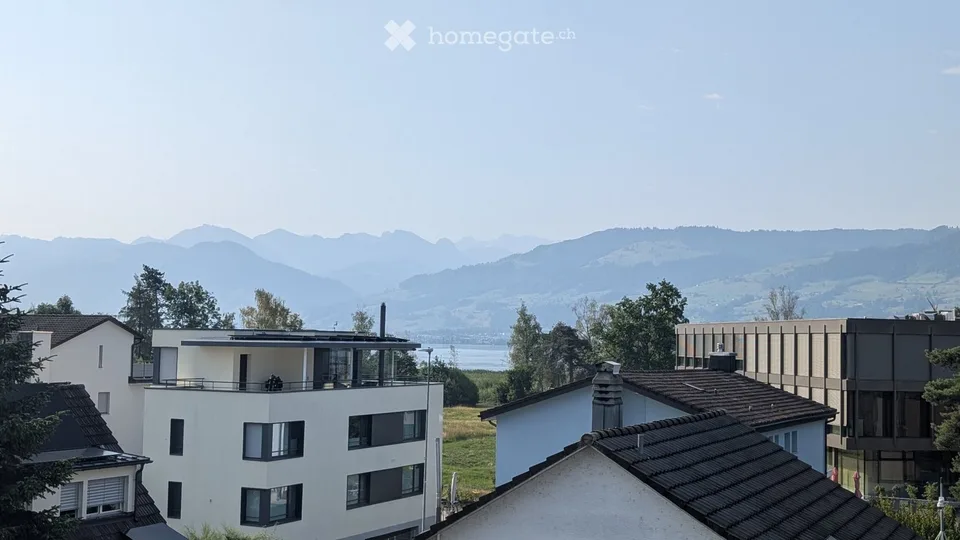 3.5 Zi Attikawohnung ab 1.10. - Blick auf Berge und Seen