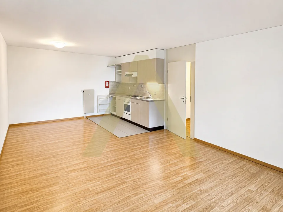 Ampio appartamento di 2,5 locali con balcone in un ambiente verde