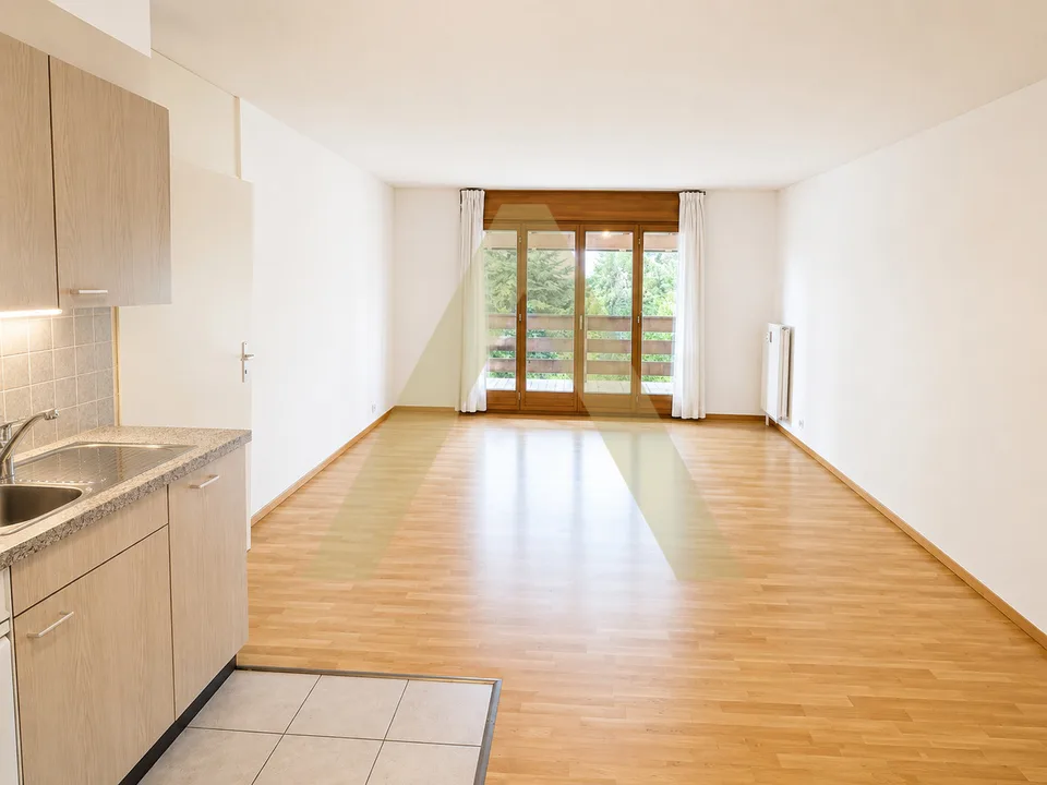 Ampio appartamento di 2,5 locali con balcone in un ambiente verde