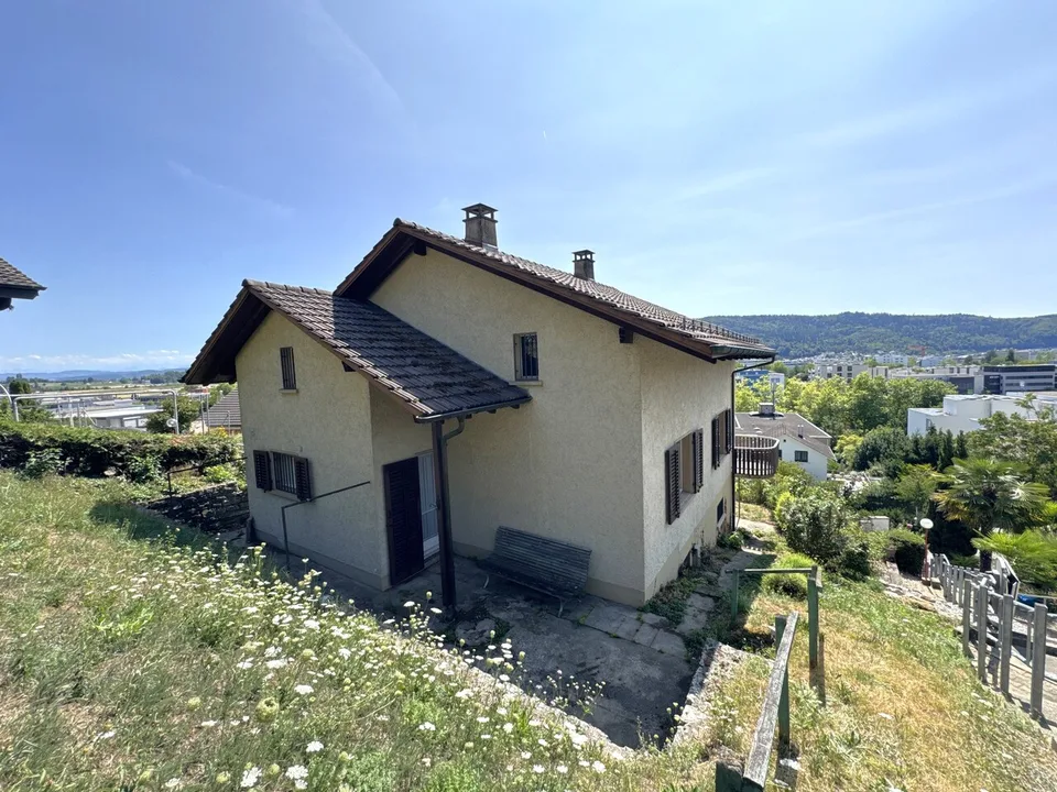 Terreno edificabile/casa unifamiliare in una posizione tranquilla e soleggiata con vista - una rarità!