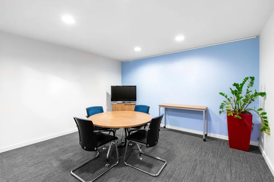 Privater Büroraum für 25 in Regus Metalli