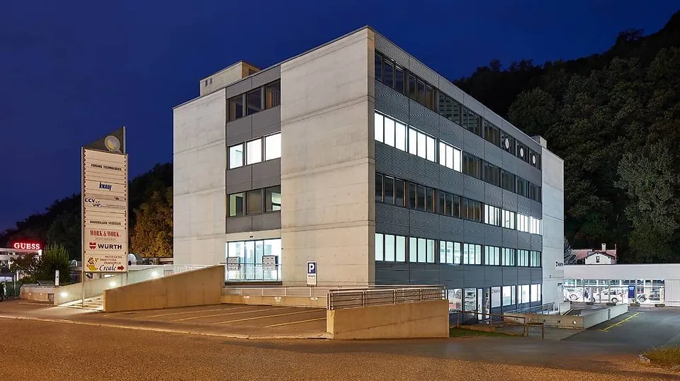 Büro/Kaufraum, Straßenfront - 137 m²