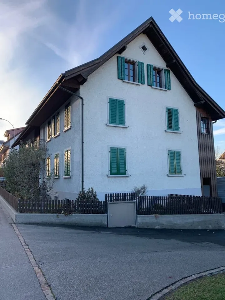 Incantevole appartamento mansardato di 2,5 locali a Mägenwil