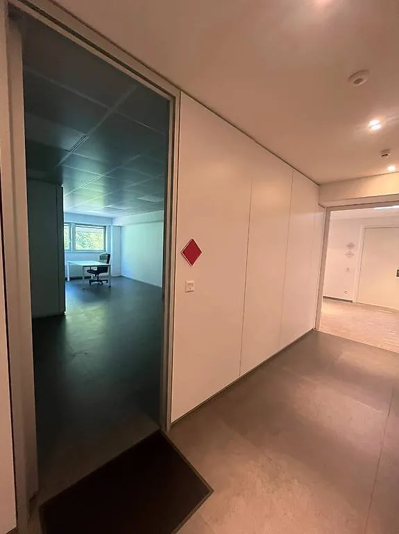 Ampio ufficio commerciale nel Centro MiX Moesa Servizi