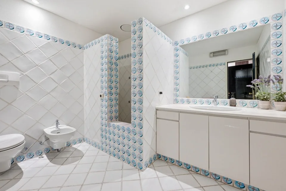 Résidence élégante de trois étages avec jardin privé à proximité de la Villa Principe Leopoldo – photo 16 sur 21