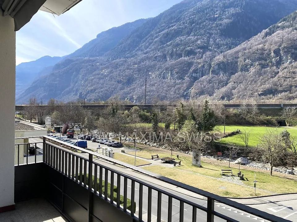 GIORNICO: STRATEGICO E SOLEGGIATO APPARTAMENTO IN TRANQUILLA