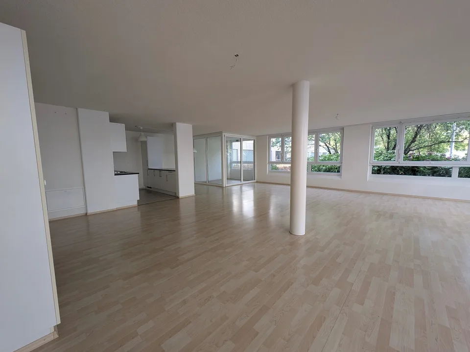 Riesiges Studio im Sabag-Areal
