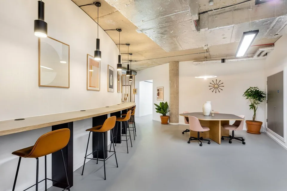 Bureau design pour 40 à Spaces Cocoon Bussigny
