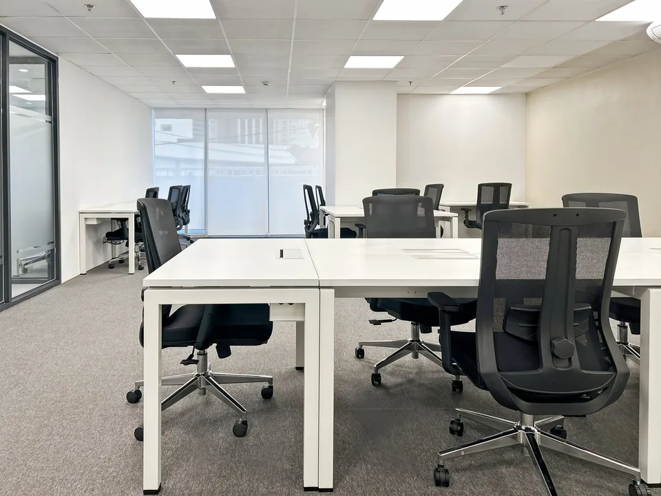 Bureau design pour 25 à Spaces Quartier de l'Étang