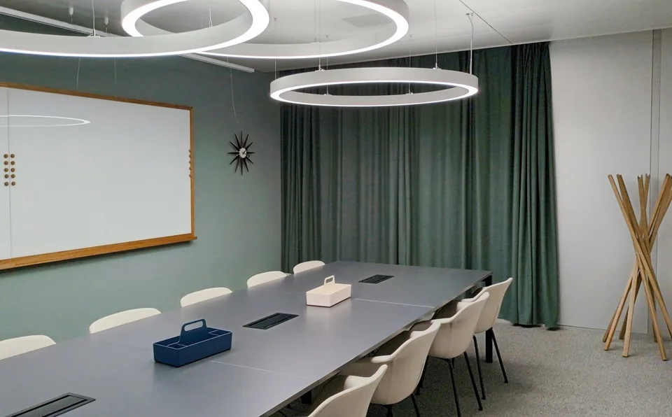Ufficio design per 25 persone a Spaces Quartier de l'Étang