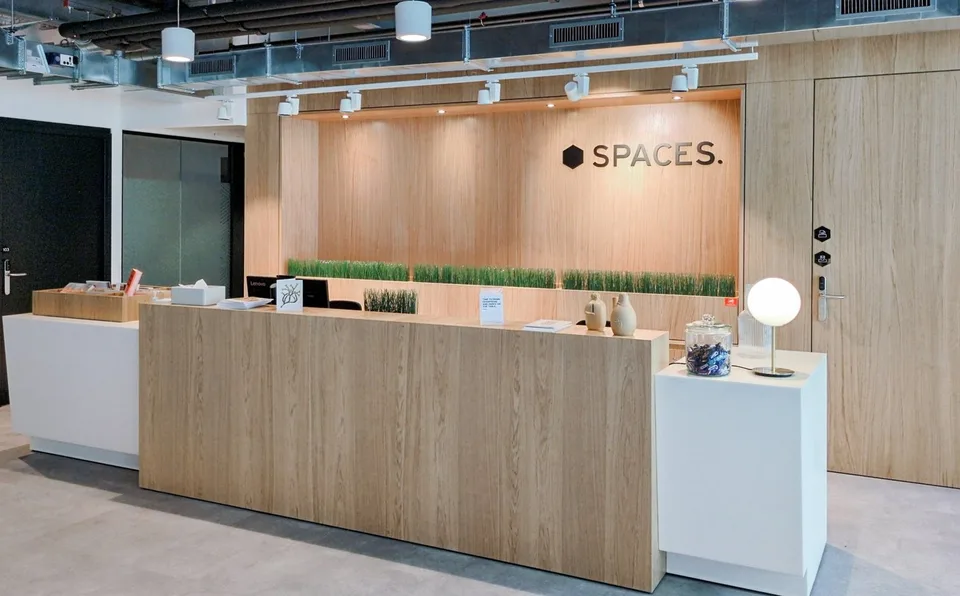 Ufficio design per 25 persone a Spaces Quartier de l'Étang