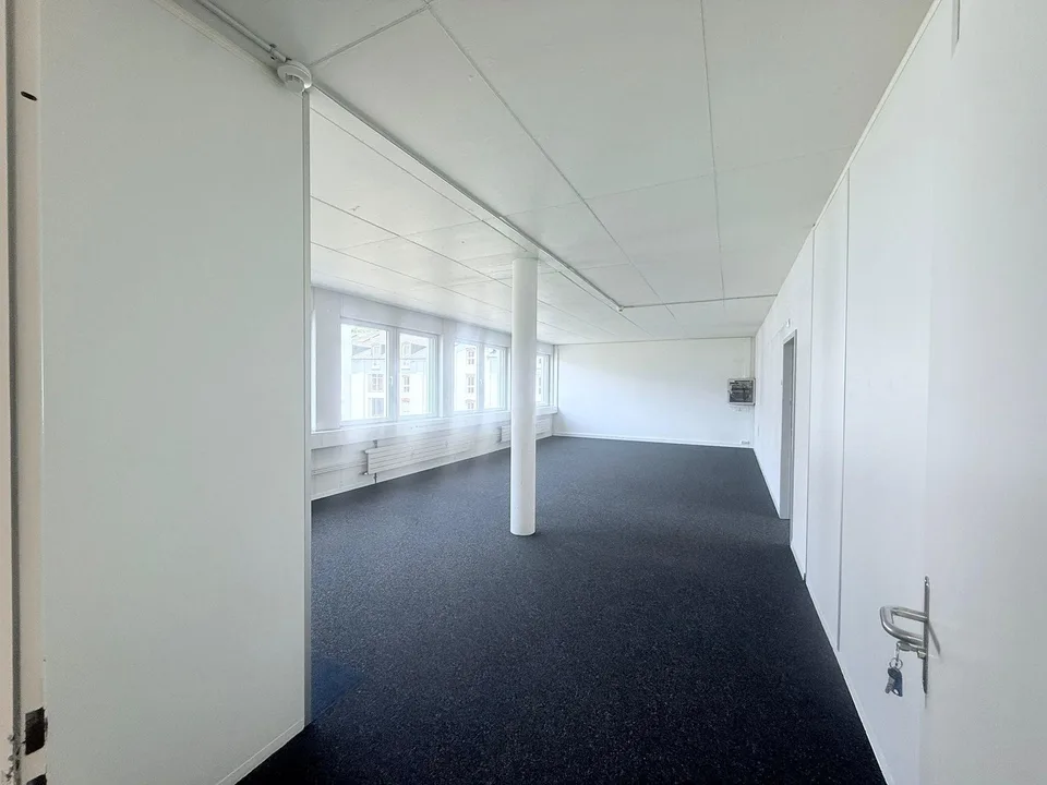 Lichtdurchflutete Bürofläche in Schaffhausen – Foto 8 von 13