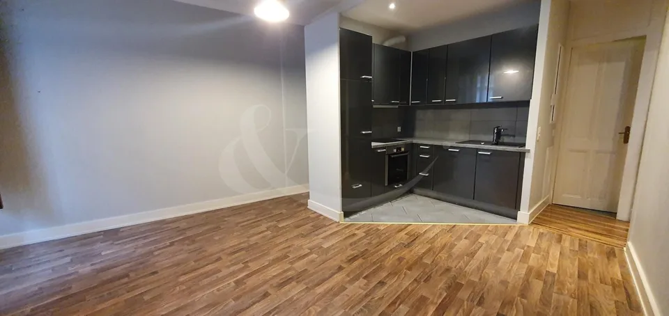 9 Rue des Eaux-Vives, 3 pièces