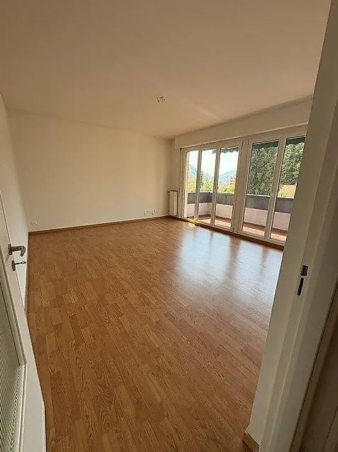 Zweieinhalb-Zimmer-Wohnung im 1. Stock
