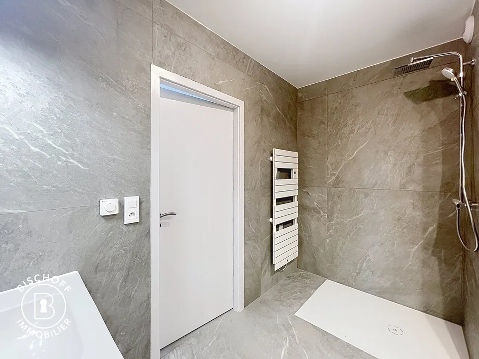Moderne 1-Zimmer-Wohnung mit Balkon und Panoramablick in Saint-Louis