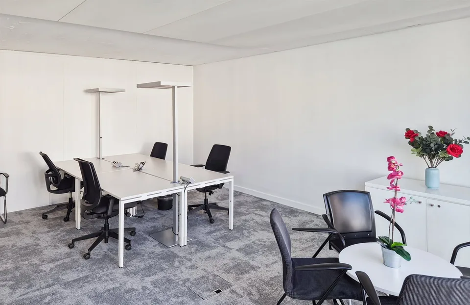 Bureau privé pour 50 à Regus City Flon