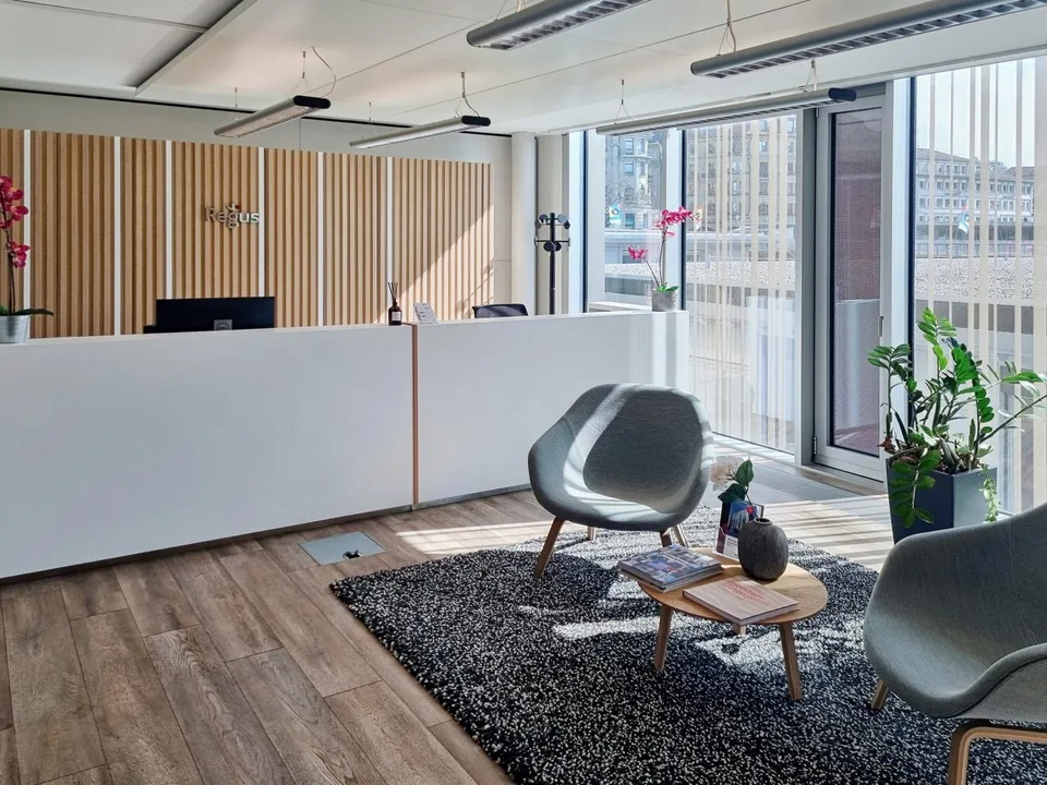 Bureau privé pour 50 à Regus City Flon