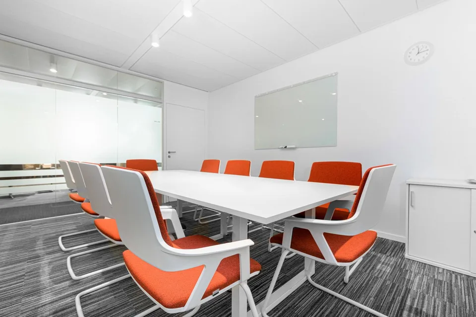 Bureau privé pour 40 à Regus Rhone 8
