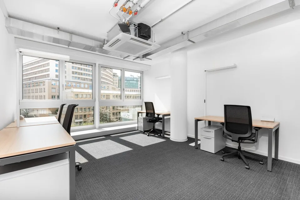 Büro für 50 Personen bei Regus Bessieres