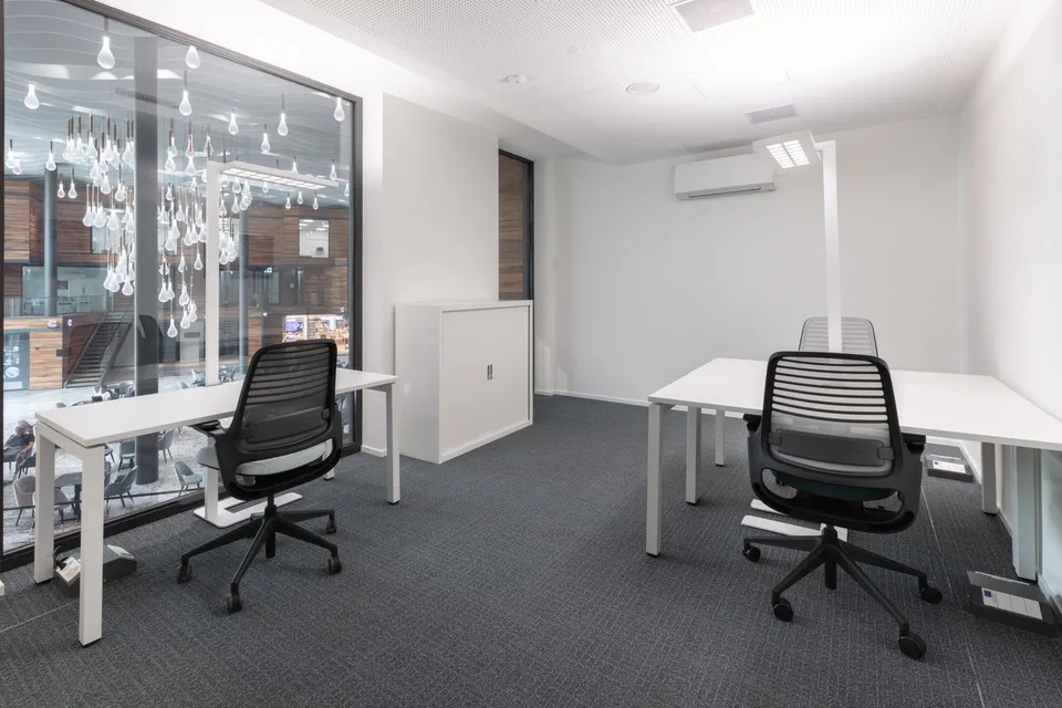 Espace de bureau privé pour 40 dans Regus Stücki Village