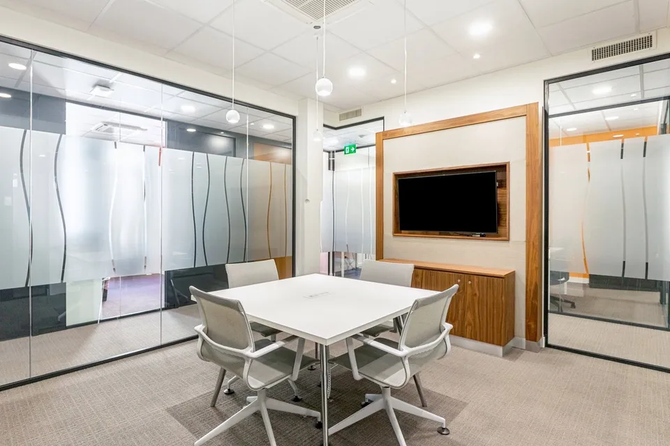 Büro all-inclusive für 50 Personen im Regus Quartier Maghetti