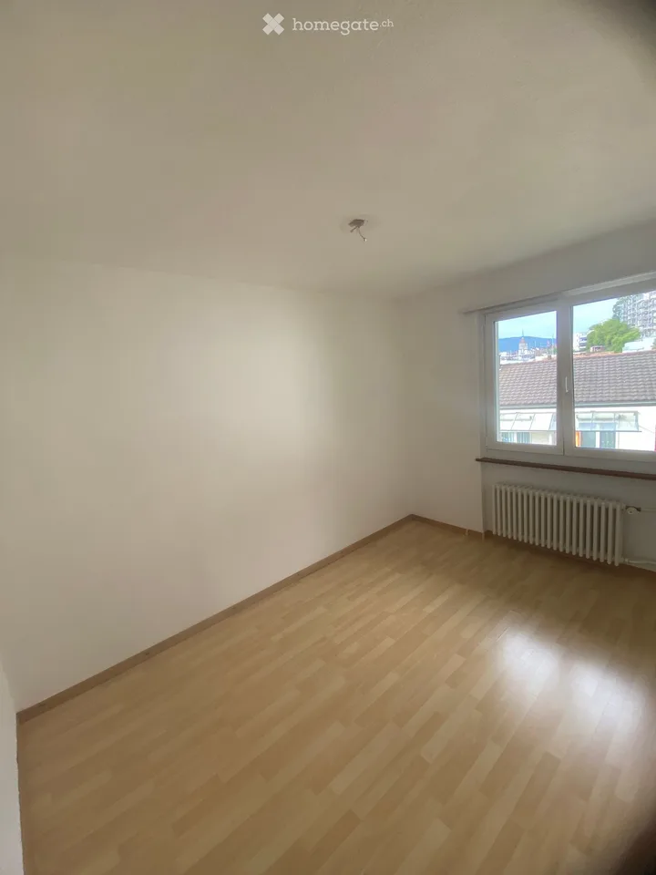 Helle 3.5-Zimmer-Wohnung mit Balkon und Garage in Aarau