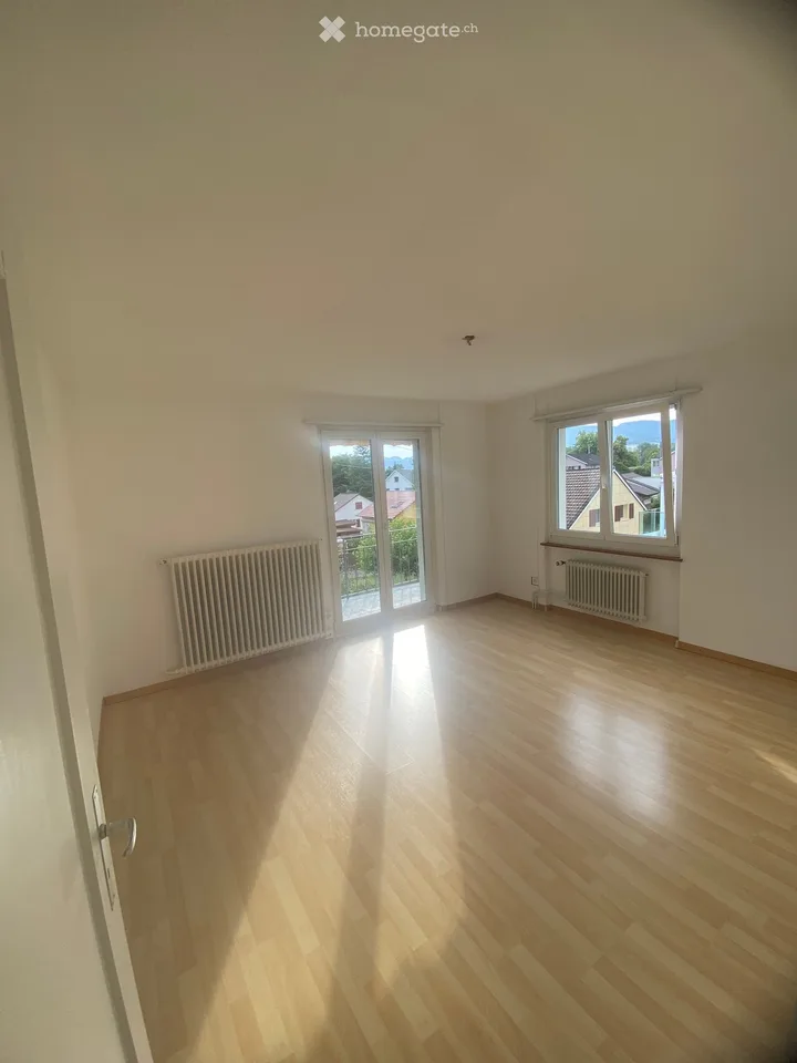 Appartement lumineux 3.5 pièces avec balcon et garage à Aarau