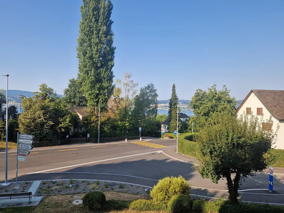 Helle und grosszügige 4.5-Zimmerwohnung mit sonnigem Balkon