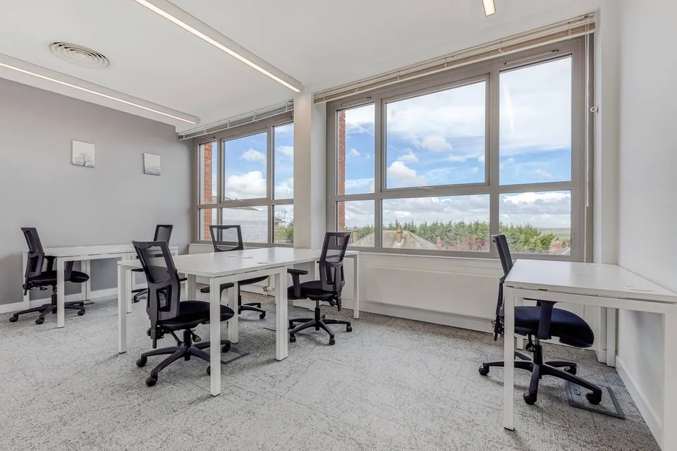 Büro für 40 Personen bei Regus Airport