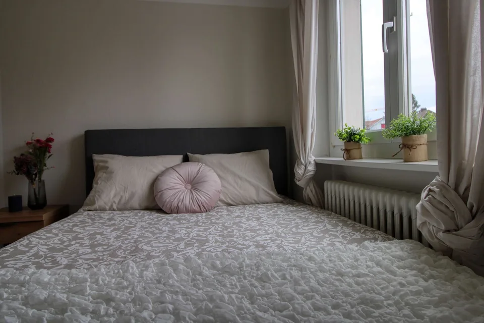 Möbliertes Zimmer in modernisierter Wohnung an top Lage