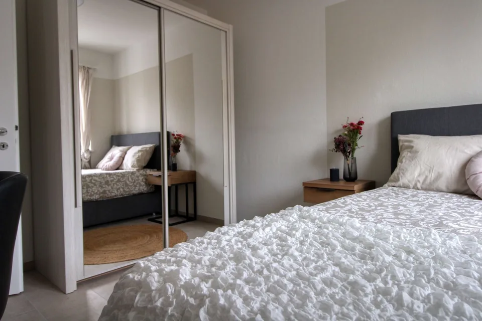 Möbliertes Zimmer in modernisierter Wohnung an top Lage