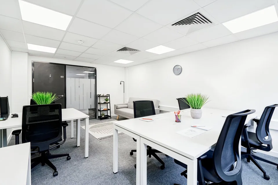 Bureau privé pour 20 à Regus iLife City