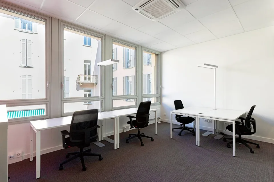 Bureau tout compris pour 30 personnes à Regus Quartiere Maghetti
