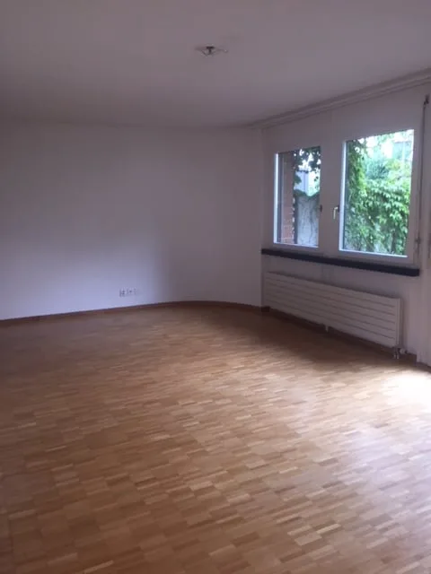 2-Zimmer-Wohnung im Erdgeschoss in Glarus Nord