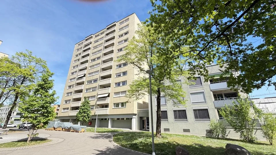 Grosszügige 4.5 Zimmerwohnung im 11. Stock