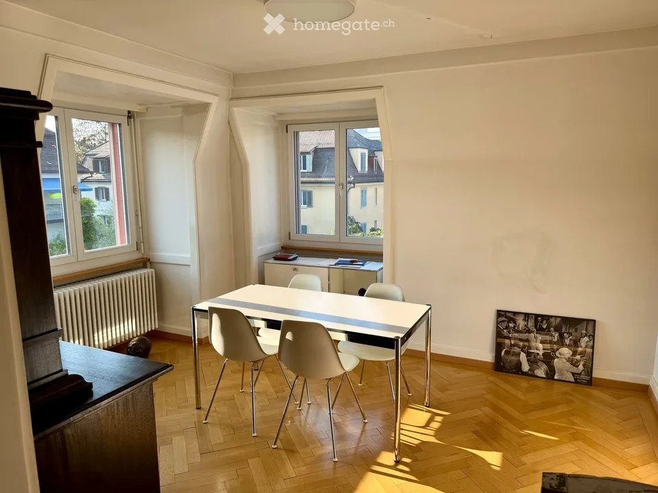 Charmante 3-Zimmer-Altbauwohnung inkl. Parkplatz an ruhiger und zentraler Lage in Zürich