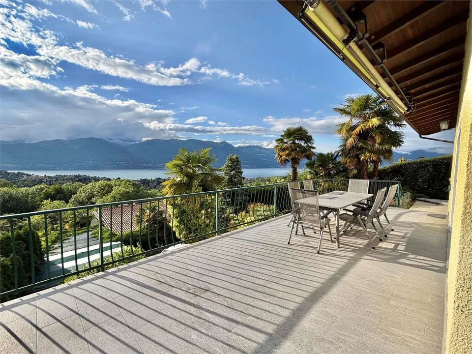 Esclusiva villa in una posizione soleggiata e tranquilla con incantevo – foto 7 di 12